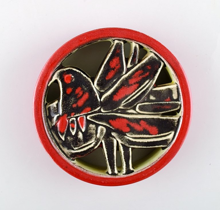 Lisa Larson for Gustavsberg. Sjælden vægdekoration. Fugl i rød og sort glasur. 1960