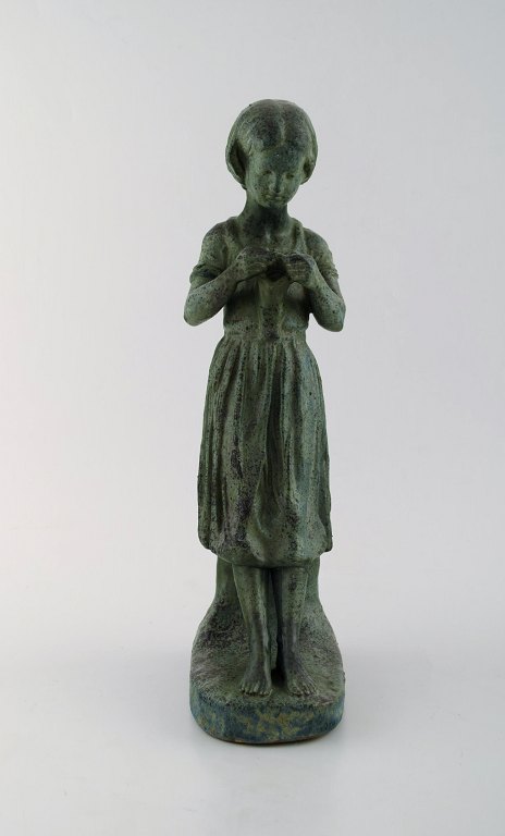 Camille Claudel ( f. 1864, d. 1943), Fransk billedhugger. Skulptur i grønglaseret keramik / stentøj. Stående ung pige.