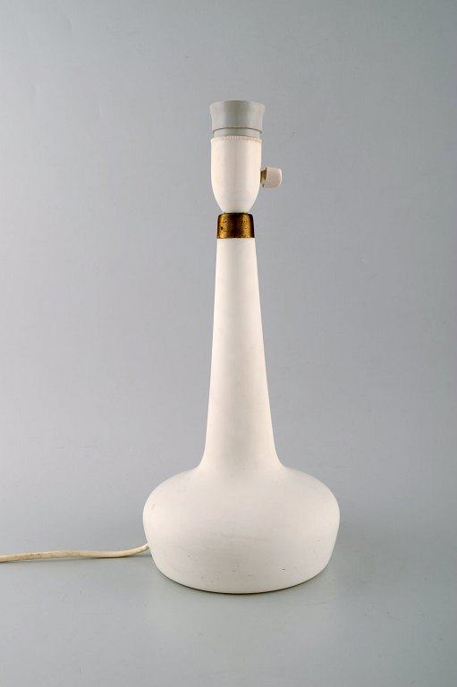 Holmegaard table lamp in white art glass with brass mounting. Danish design, 1960