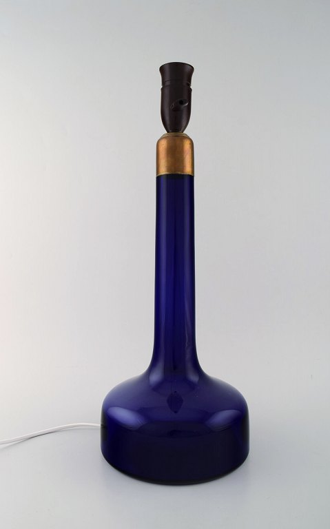 Holmegaard table lamp in dark blue art glass with brass mounting. Danish design, 1960