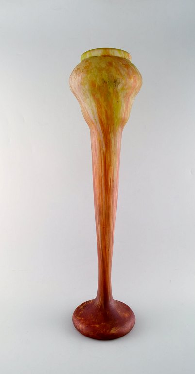 Very large Daum Nancy Pâte de verre vase. Art nouveau. Beautiful colors in red, yellow and green shades. Ca. 1910.