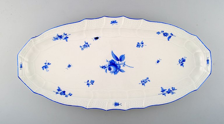 Meissen large fish dish in porcelain. Hand painted with blue roses and beetles. Ca. 1900.