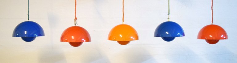 Verner Panton (1926-1998). Five early Verner Panton "Flowerpot" pendants / ceiling lights in orange, red and blue enamel. 1970
