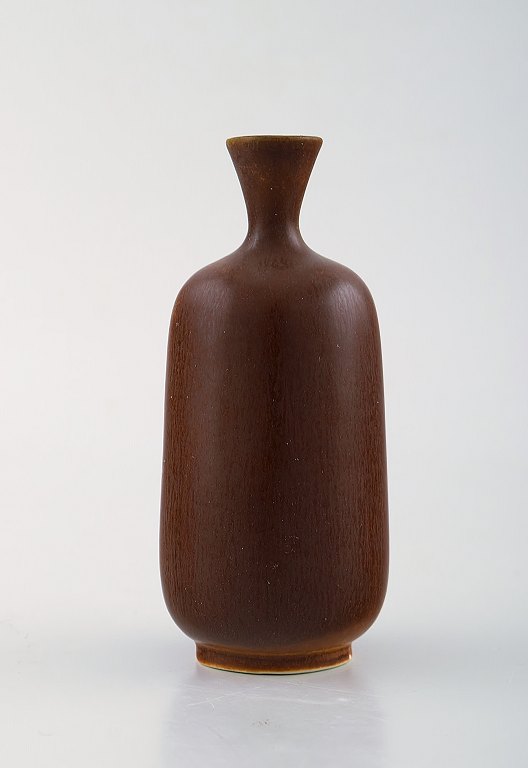Berndt Friberg for Gustavsberg. Modernist vase in ceramics. Beautiful glaze in brown shades. 1960