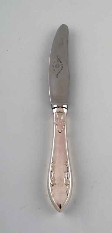 Dansk sølvsmed. Frokostkniv i tretårnet sølv.
