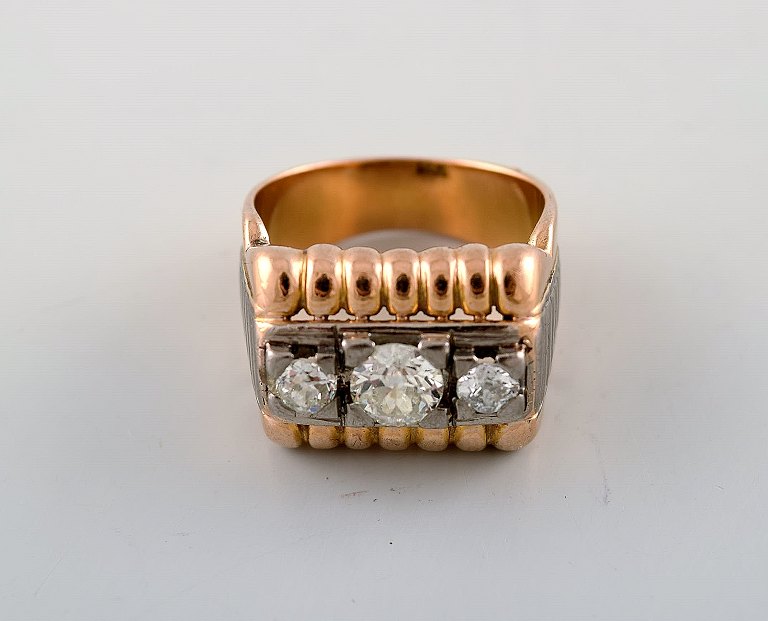 Large art deco ring in 18 carat gold with three old cut large diamonds of 1.70 carats in total. 1930