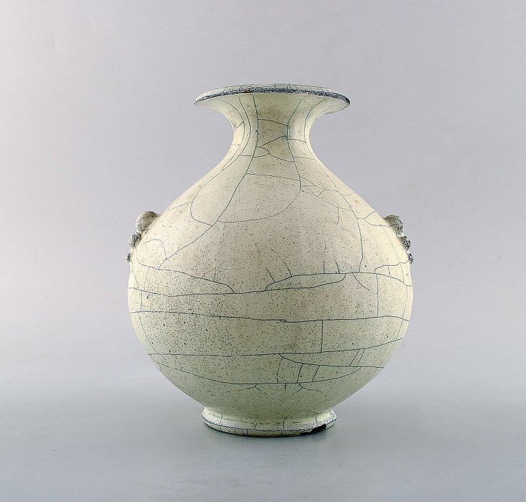 Svend Hammershøi for Kähler, HAK. Vase i glaseret stentøj. Smuk gråsort dobbeltglasur. 1930