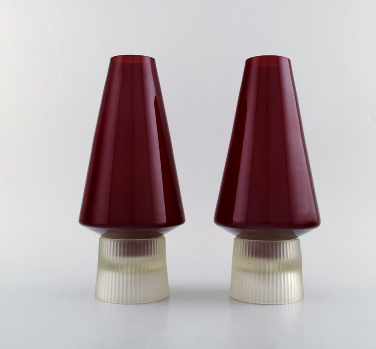 Per Lütken for Holmegaard. A pair of rare "Hygge" lamps for candles in red and clear art glass. Designed in 1958.