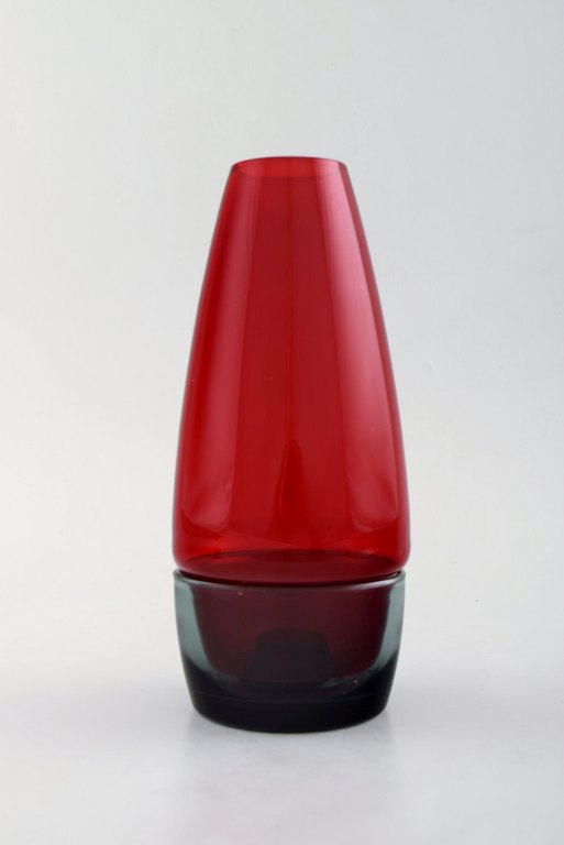 Per Lütken for Holmegaard. Rare "Hygge" lamp for candle lights in black and red art glass. Designed in 1958.