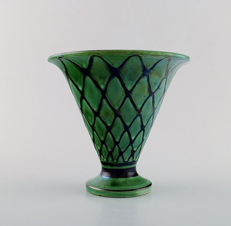 Kähler, Denmark. Vase in glazed ceramics. Beautiful glaze in green shades. 1930 / 40
