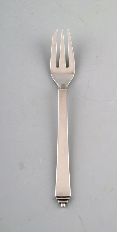 Georg Jensen "Pyramid" pastry fork in sterling silver. Dated 1915-30. Two pieces in stock.