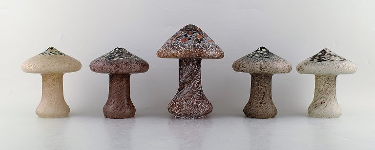 Monica Backström for Kosta Boda. Fem svampe i kunstglas. 1980
