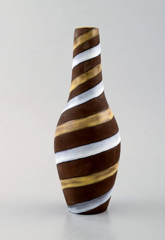 Ingrid Atterberg for Upsala-Ekeby. Vase in glazed ceramics. Spiral design, mid 20th century.