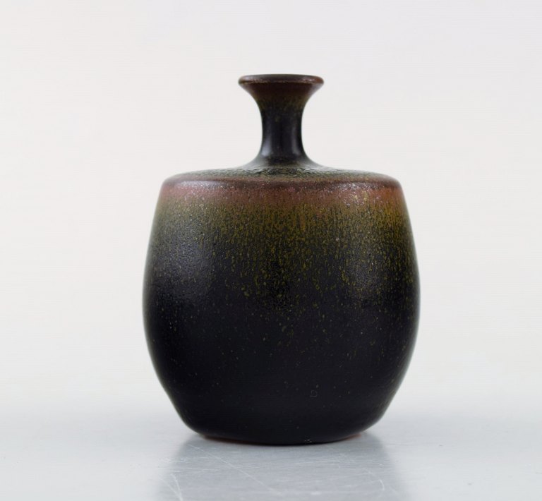 Rolf Palm, Mölle, unique ceramic vase, speckled glaze in brown shades. Swedish design. 1970