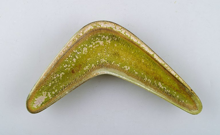 Gunnar Nylund for Rörstrand. Boomerang shaped bowl in glazed ceramics. Beautiful lime green eggshell glaze. Mid 20th century.