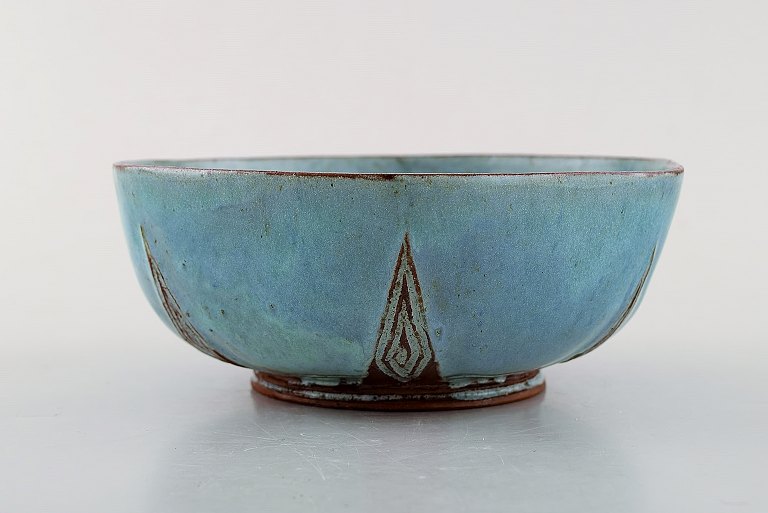 Lisbeth Munch-Petersen (1909-1997). Unique bowl in glazed ceramics. Beautiful glaze in turquoise shades. 1960 / 70