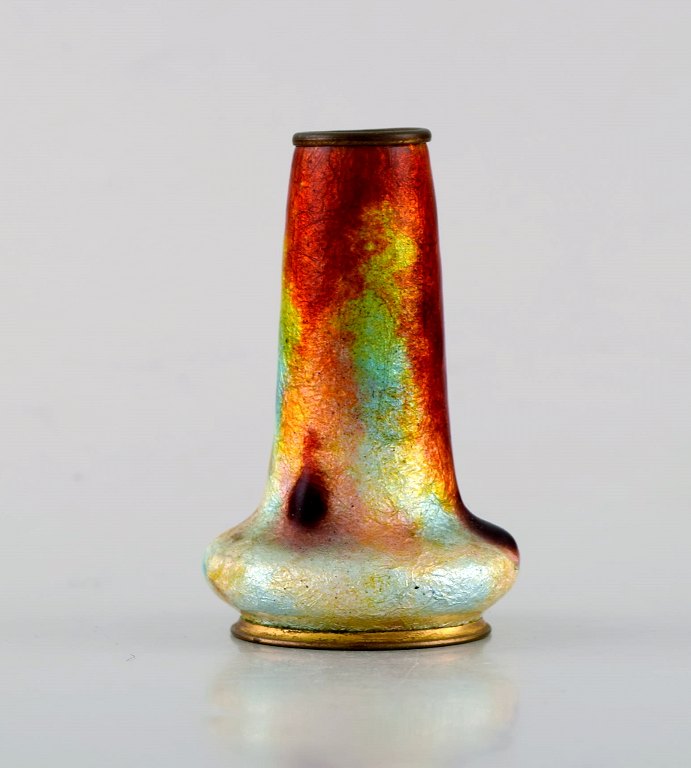 Limoges, Frankrig. Art nouveau bronzevase i emaljearbejde. Ca. 1910. 