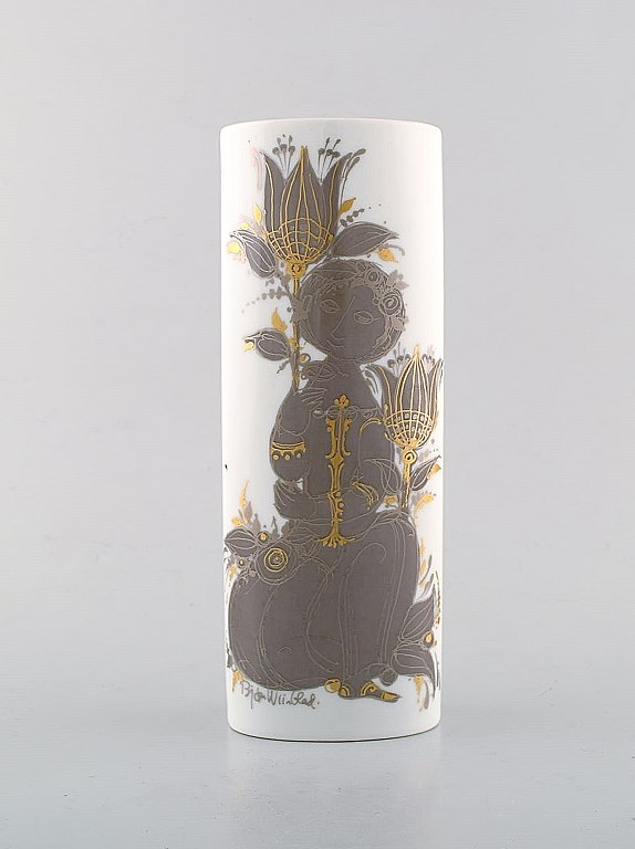 Bjørn Wiinblad for Rosenthal Studio Linie. Vase i porcelæn dekoreret med kvinde og blomster. 1980
