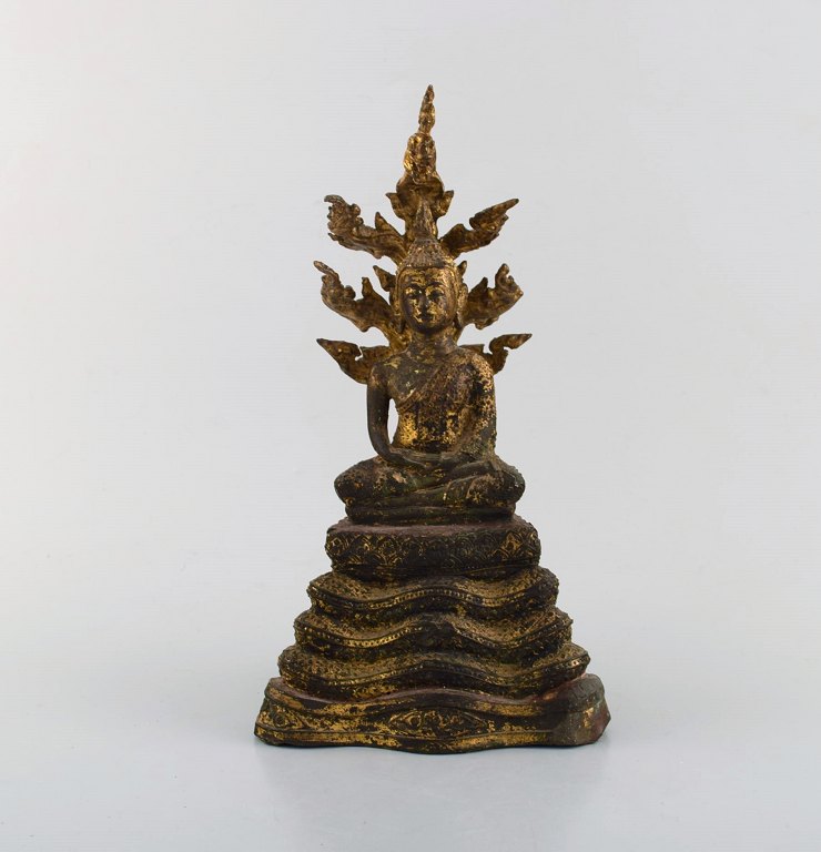Bangkok school. Big Buddha in patinated bronze. 1800-1850.