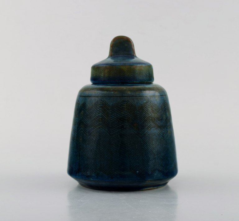 Nils Kähler for Kähler, HAK. Rare glazed lidded jar with sgrafitto in beautiful turquoise glaze. 1960