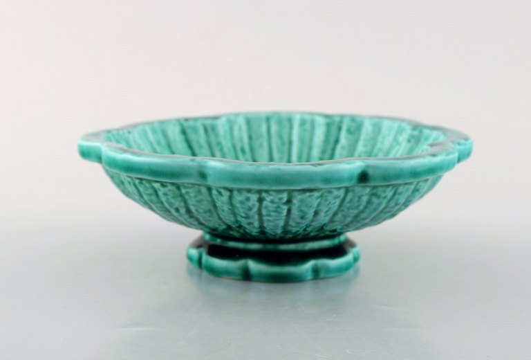 Gunnar Nylund for Rörstrand / Rørstrand. "Chamotte" bowl on foot in glazed ceramics. Beautiful glaze in turquoise shades. 1960