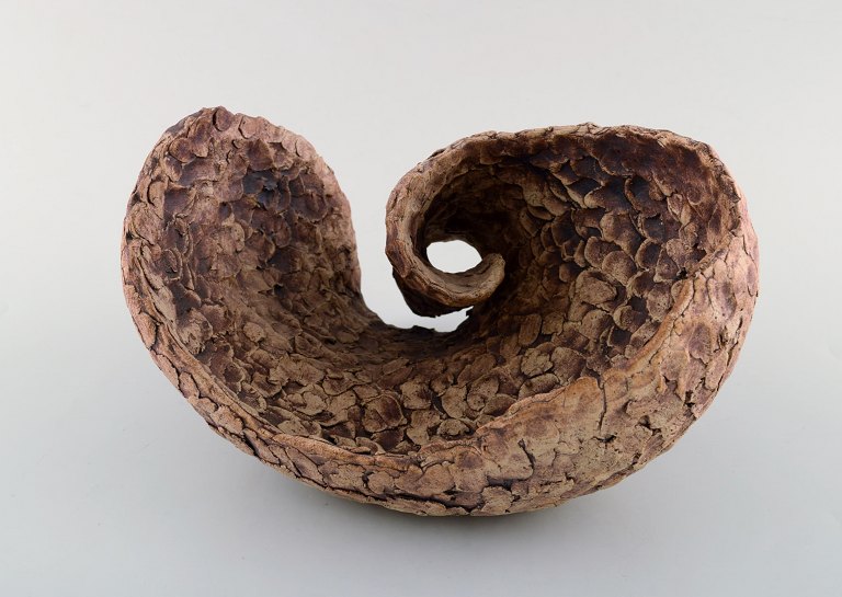 Ivy Lysdal, f 1937. Dansk keramiker og kunstmaler.Organisk unika skulptur. 1970/80