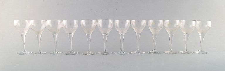 Bjørn Wiinblad (1918-2006) for Rosenthal. Tolv "Lotus" glas i klart kunstglas dekoreret med lotusblomst. 1980