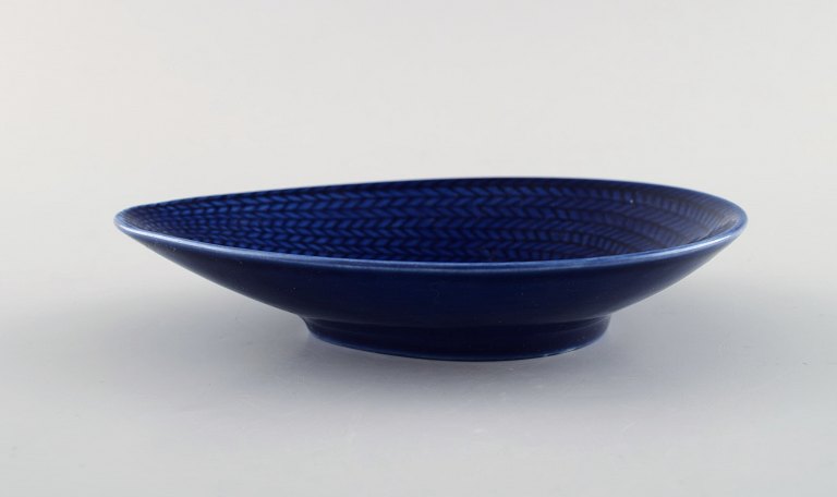 Hertha Bengtson for Rörstrand. "Blå eld" bowl in porcelain. Beautiful deep blue glaze. 1960