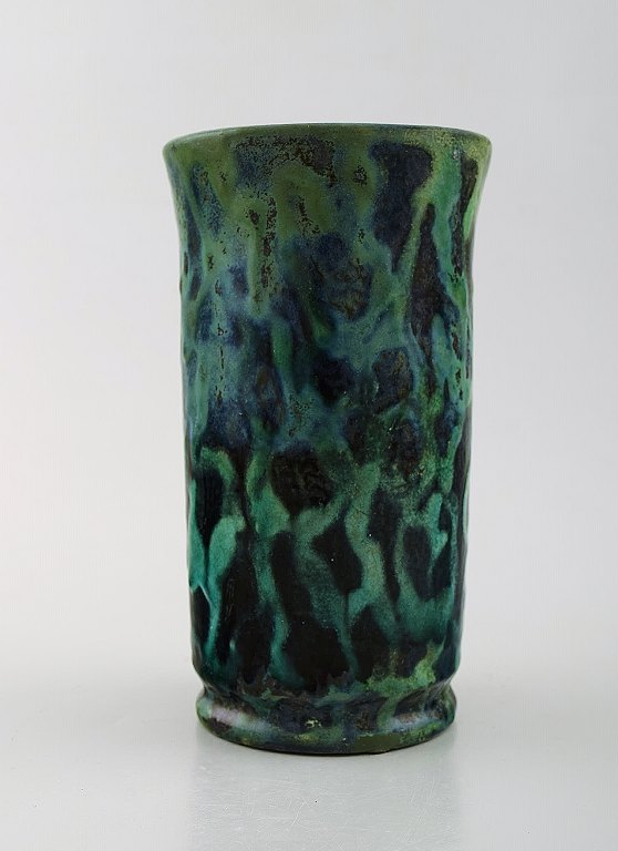 Møller & Bøgely, Denmark. Art nouveau vase in glazed ceramics. Beautiful and unusual decoration. 1917-1920. 