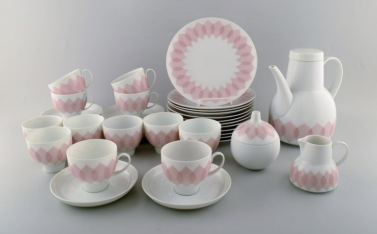 Bjørn Wiinblad for Rosenthal. Pink "Lotus" porcelain coffee service for twelve persons. 1980