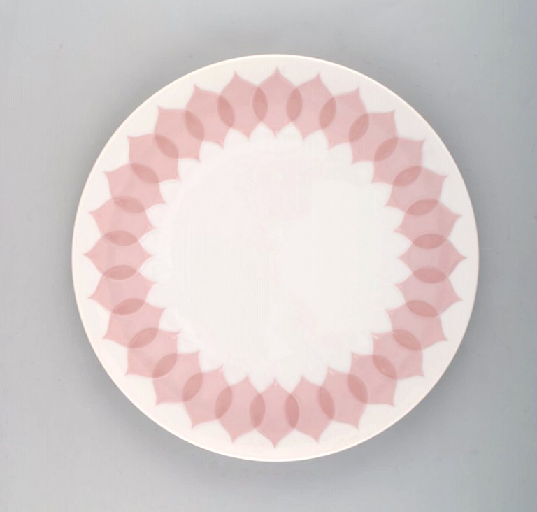 Bjørn Wiinblad for Rosenthal. "Lotus" porcelain service. Large round dish decorated with pink lotus leaves. 1980