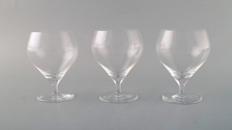 Bjørn Wiinblad (1918-2006) for Rosenthal. Three "Lotus" glass in clear art glass. 1980