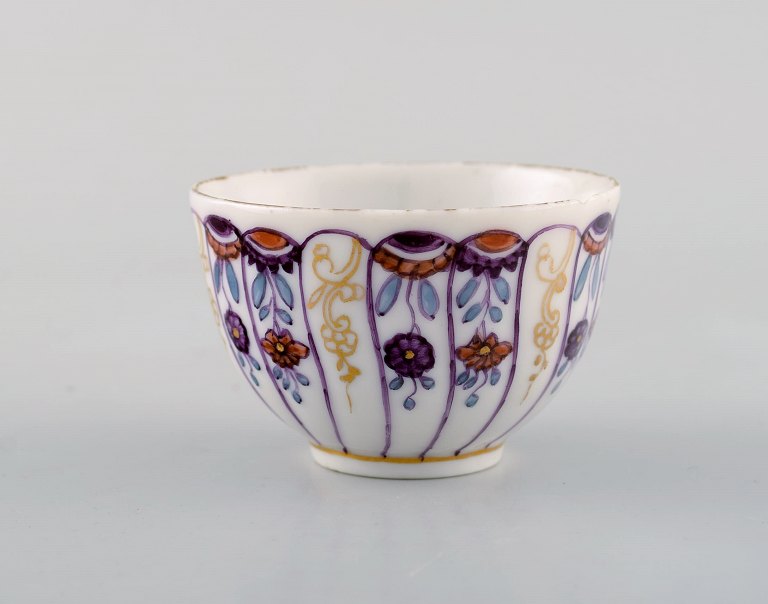 Royal Copenhagen. Antique and rare cup in hand painted porcelain. Museum Quality. Dated 1820-1850.