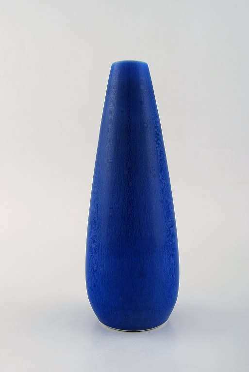 Per Linnemann-Schmidt for Palshus b. Copenhagen 1912, d. 1999. Vase in glazed ceramics. Beautiful glaze in deep blue shades. 1960