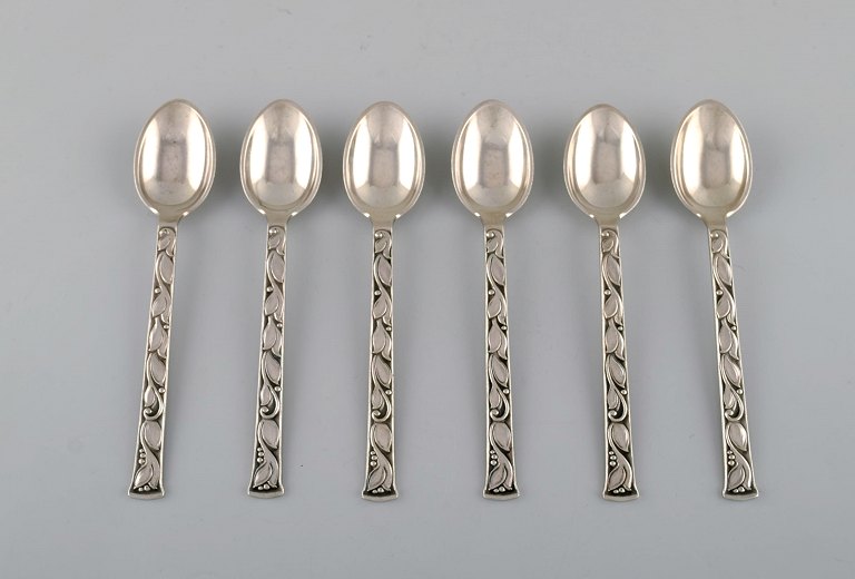 Evald Nielsen no. 30 (leaf pattern), set at six tea spoons in sterling silver. 1920