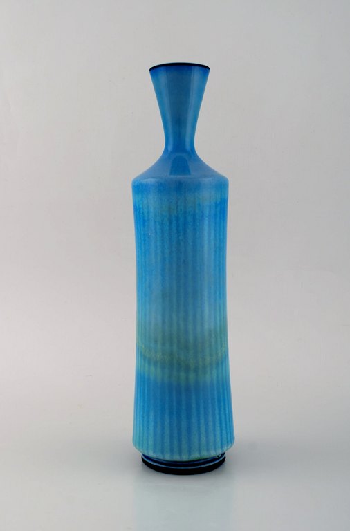 Berndt Friberg for Gustavsberg Studio Hand. Large modernist vase in glazed ceramics. Beautiful glaze in light blue shades. Dated 1965.