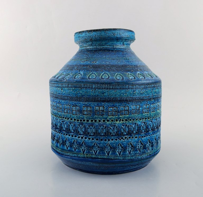 Aldo Londi for Bitossi. Large vase in Rimini blue glazed ceramics with geometric patterns. 1960