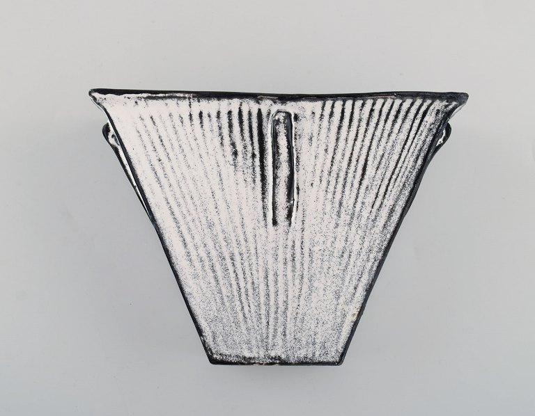 Svend Hammershøi for Kähler, Denmark. Herb pot in glazed stoneware. Beautiful gray black double glaze. 1930 / 40