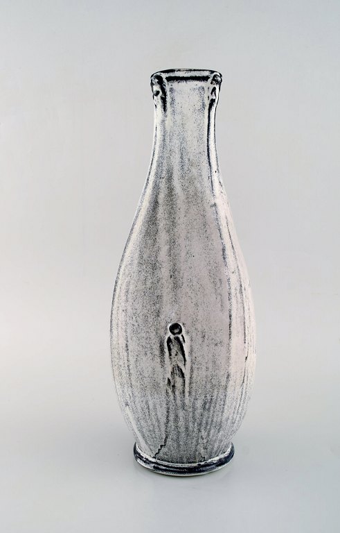Svend Hammershøi for Kähler, HAK. Stor vase i glaseret stentøj. Smuk gråsort dobbeltglasur. 1930/40