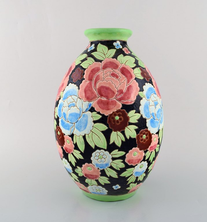 Charles Catteau (1880-1966) for Boch Freres Keramis, Belgium. Large art deco ceramic vase in cloisonné technique. Hand painted with flowers. 1920 / 30