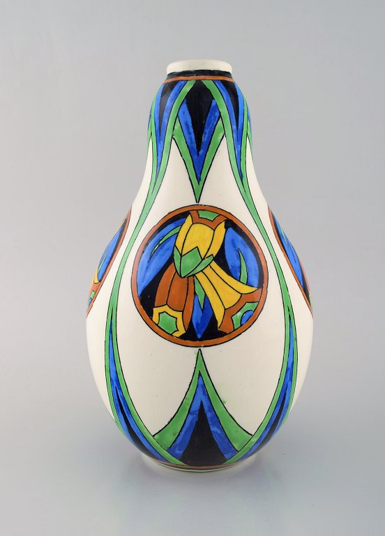 Charles Catteau (1880-1966) for Boch Freres Keramis, Belgien. Stor art deco keramikvase i cloisonné teknik. Håndmalet med blomster. 1920/30
