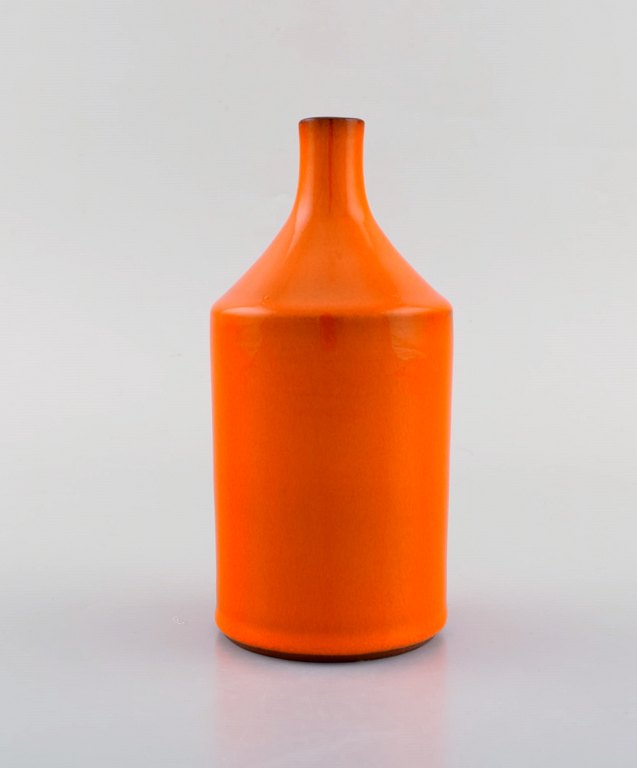 Georges Jouve (1910-1964), Frankrig. Vase i glaseret keramik. Smuk orange glasur. 1950