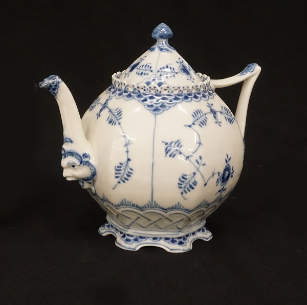 Royal Copenhagen blue fluted full lace tea pot. #1119. H: 19cm
