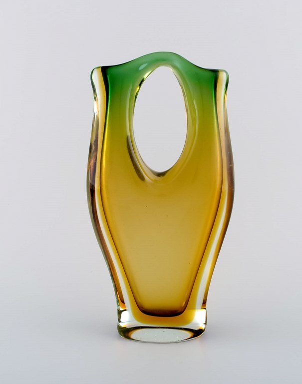 Murano vase in mouth blown art glass. Italian design, 1960s.