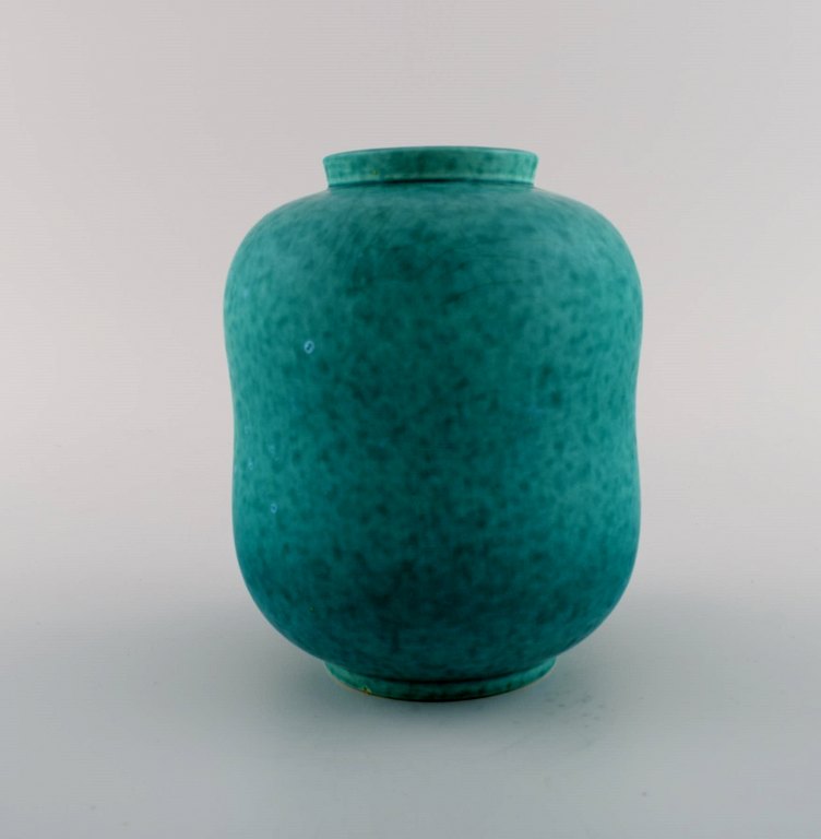 Wilhelm Kåge for Gustavsberg. Argenta art deco vase in glazed ceramics. Beautiful glaze in shades of green. 1940