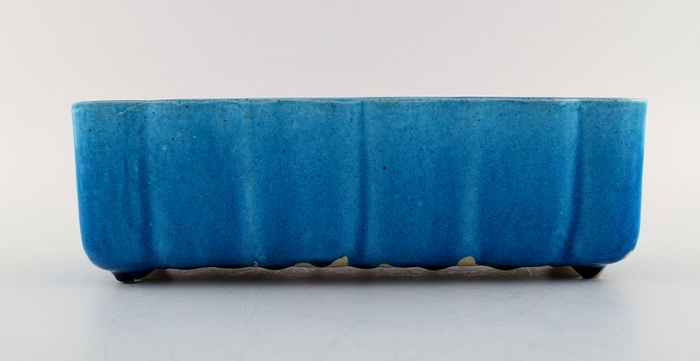 Nils Kähler for Kähler, Denmark. Glazed flower basin / jardiniere in beautiful blue glaze. 1960 / 70