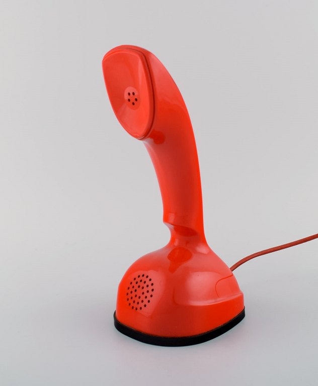 Ericsson Cobra telefon i rødt plast med drejeskive i bunden. Svensk designikon, 1960