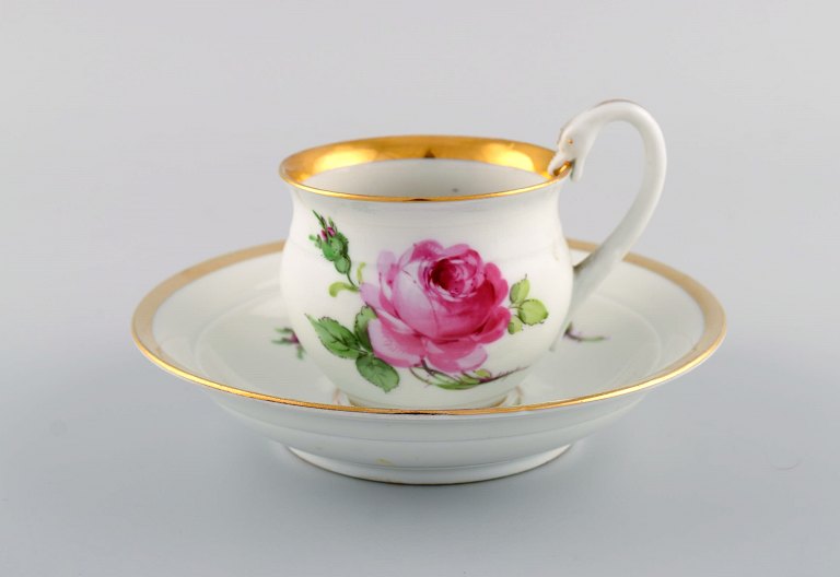 Antique Meissen coffee cup with saucer in hand-painted porcelain with floral motifs and gold rim. Late 19th century.