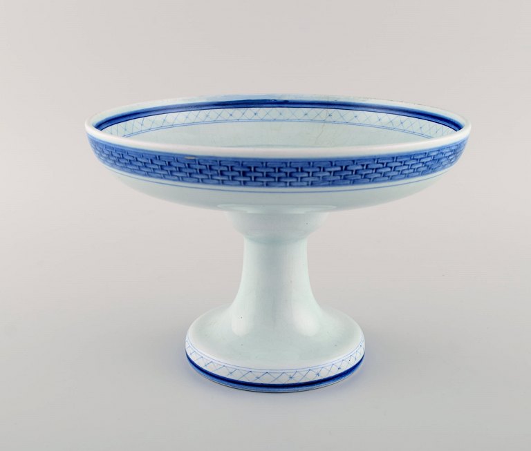 Aluminia, Tranquebar. Opsats i håndmalet fajance. Midt 1900-tallet.