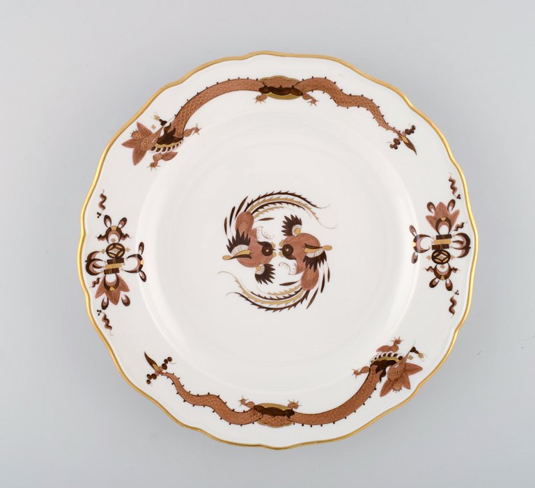 Antique Meissen plate in hand-painted porcelain decorated with birds and gold edge. 19th century.